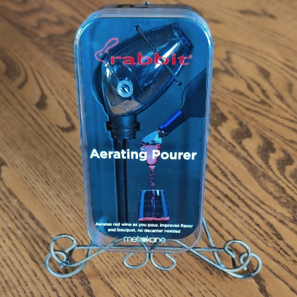 Rabbit Aerating Pourer NWOT